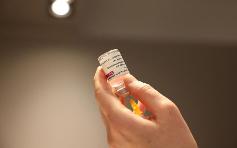 U vaksinua me “AstraZeneca”, vdes qytetari në Norvegji. Ja çfarë thonë autoritetet