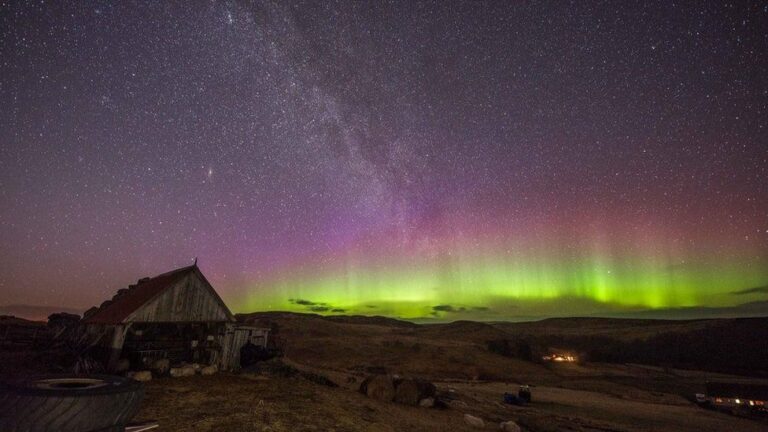 Shfaqjet e “Aurora Borealis” të dukshme në qiellin e Skocisë