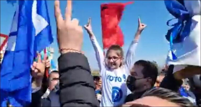 Basha në Fier, pritet me brohoritje dhe thirrje te rrethrrotullimi i Kolonjës