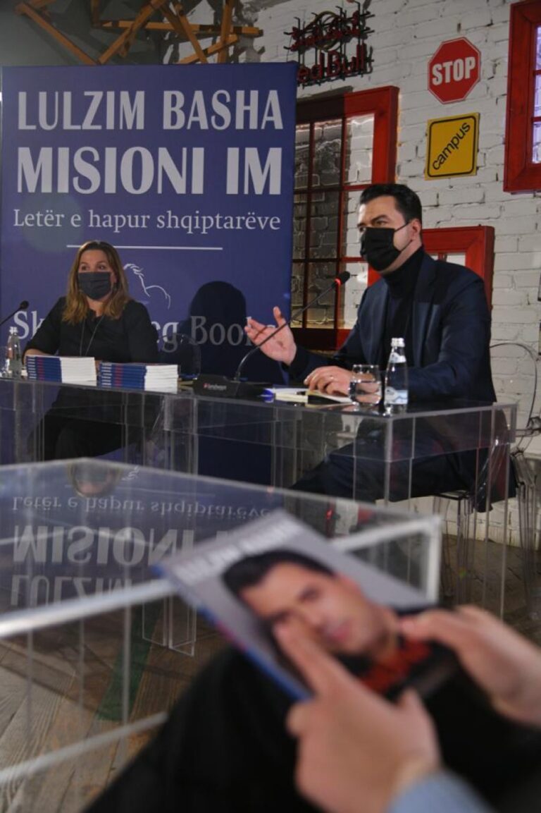 Libri i Bashës, Flutura Açka: Lideri i PD shpreh tezat e tij mbi politikën. Më kanë pëlqyer shumë pikëpamje të tij