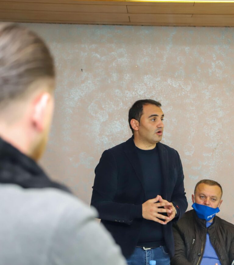 Belind Këlliçi: Më 25 prill, të ndalojmë Ramën dhe boshatisjen e vendit nga të rinjtë
