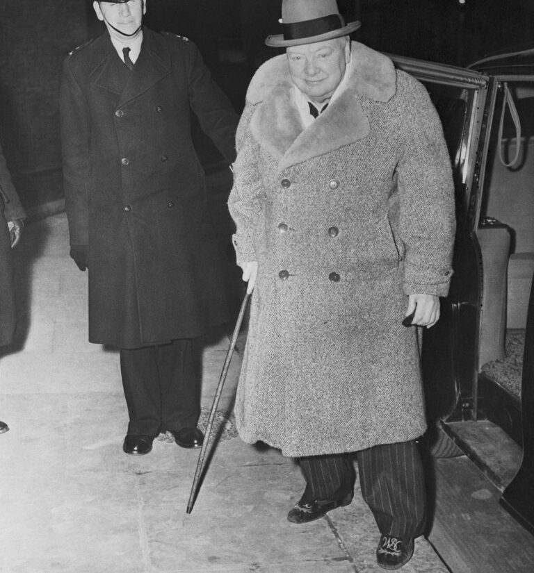 Këpucët e Churchill shiten në ankand për çmimin marramendës