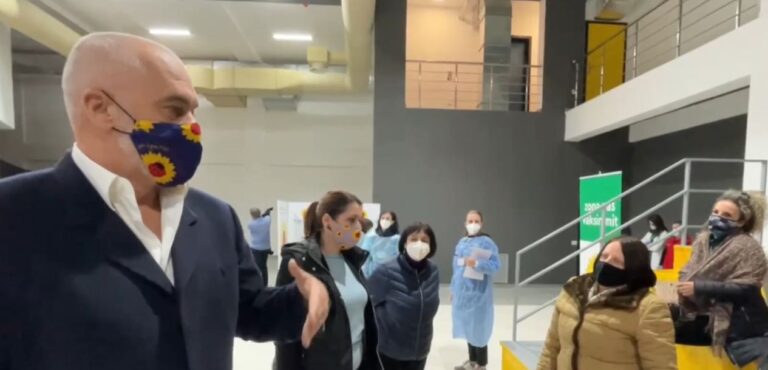 Vaksinimi i mësuesve me AstraZeneca, Rama: Në Britani po vaksinohen miliona