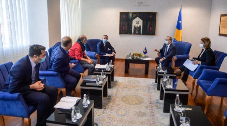 Avdullah Hoti paralajmëron valë te re të COVID-19 në Kosovë: Ja kur mbërrijnë vaksinat e para
