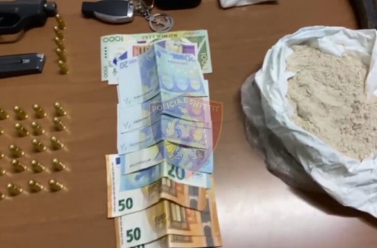 Trafikonin drogë nga Italia dhe e shpërndanin në Tiranë, arrestohen tre persona. Sekuestrohen armë, kokainë e heroinë