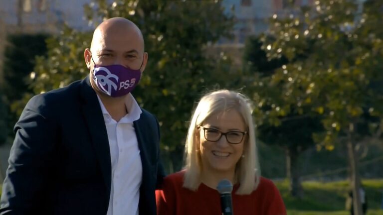 Ish-ministrja e PS-së prezanton kandidatin, Malotaj s’ia ”vë veshin”. Nikolla: Çohu në këmbë (VIDEO)