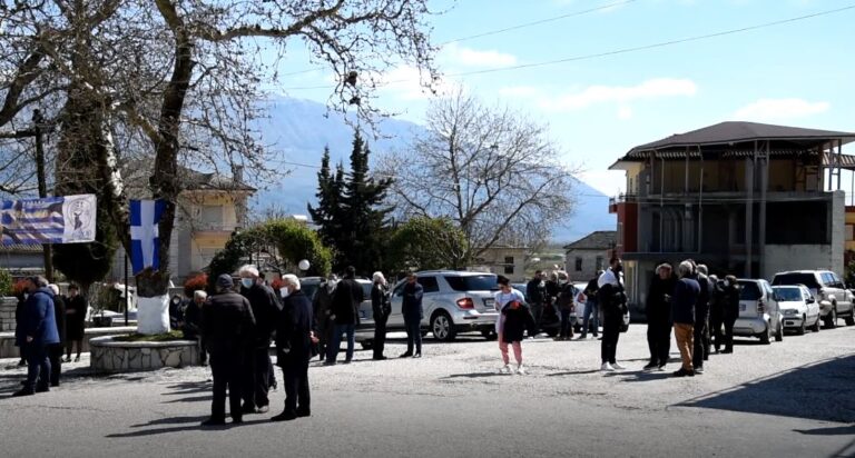 Derviçani feston festën e Greqisë
