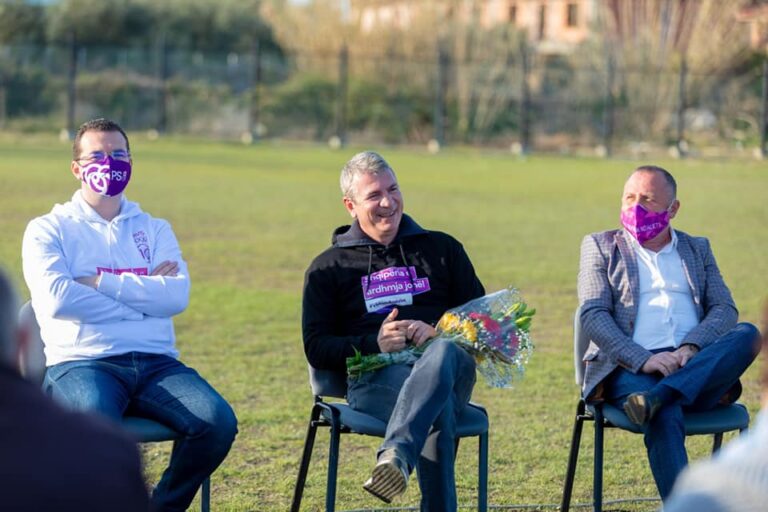 Gjiknuri takon banorët e Novoselës, u tregon projektet: Jeni me fat