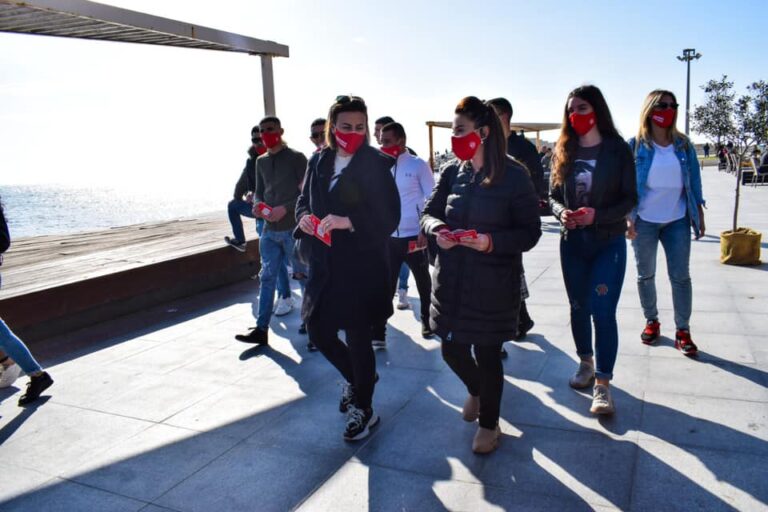 FOTOT/ Elona Guri takime me qytetarë në Durrës: Edhe pak ditë nga fitorja e madhe!
