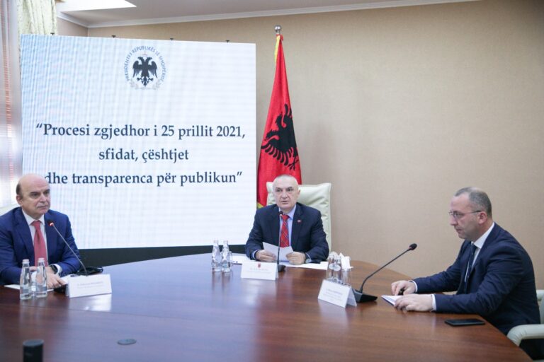 Presidenti Meta deklaron prerë: Nuk rri indiferent për zgjedhjet! Kush prek votën, burg!
