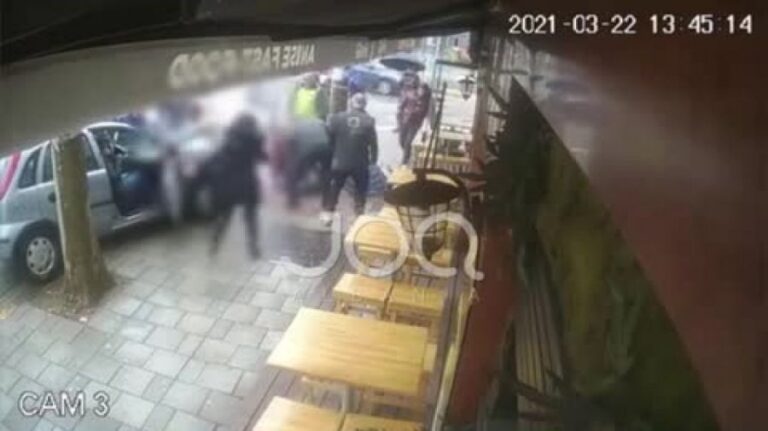 VIDEO/ Makina përplas nënën me djalin, pamje të rënda nga aksidenti në ‘Don Bosko’