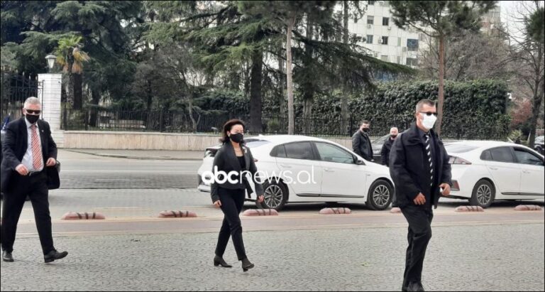 Yuri Kim homazhe për Bashkim Finon te Pallati i Kongreseve