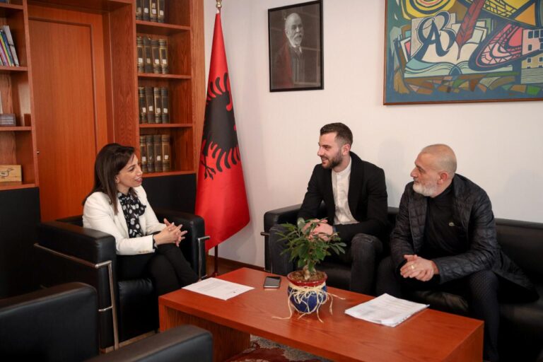 Ministrja Kushi pret kampionin Izmir Smajlaj: Ambasador i shkëlqyer i yni