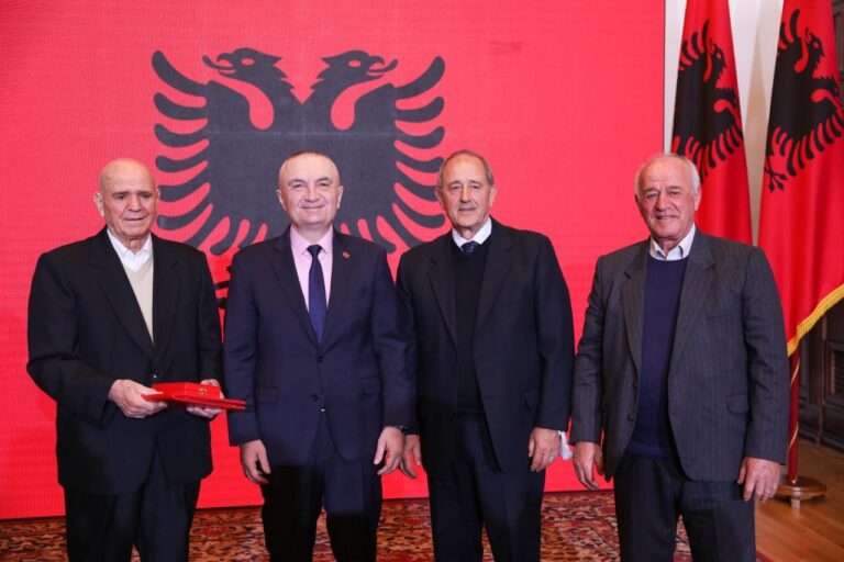 Meta pret vëllezërit Gjika të “Labinotit”: Rast unikal jo vetëm në Shqipëri, por edhe në historinë e futbollit botëror