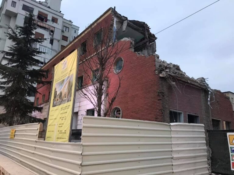 Shembja e Maternitetit, Presidenti Meta: Atentat ndaj historisë! Dëshmi e babëzisë dhe gjenocidit kulturor