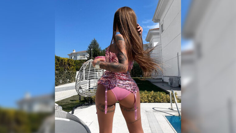 FOTO/ Me bikini rozë, Morena Taraku provokon sërish