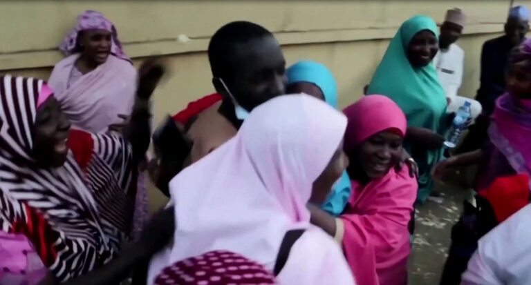 Nigeria nuk gjen qetësi, rrëmbehen 30 vajza të një shkolle