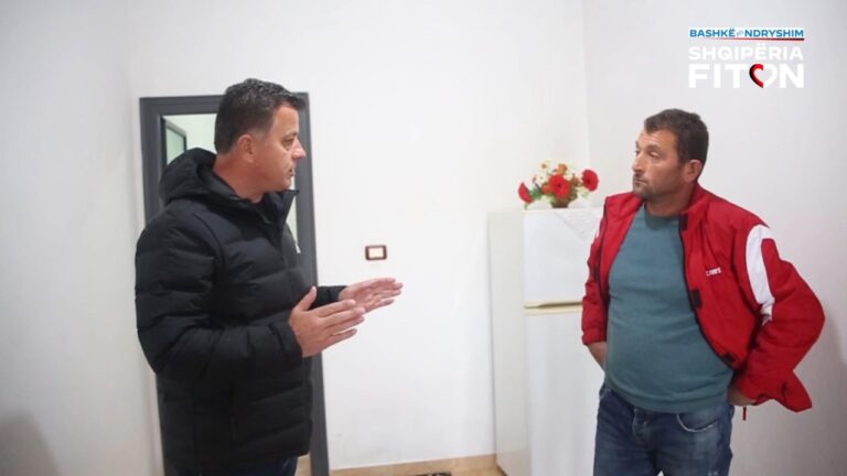 Flamur Noka me banorë që nuk kanë marrë dëmshpërblim nga tërmeti: Në 25 Prill largojmë qeverinë hajdute