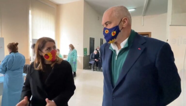 “Deri më tani 50 mijë persona të vaksinuar”, Manastirliu: Vaksina ruse do të përdoret për të moshuarit mbi 80 vjeç