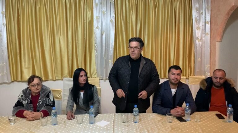 Paloka: Me Edi Ramën, shqiptarët në garë me sirianët kush të ikë më parë nga vendi