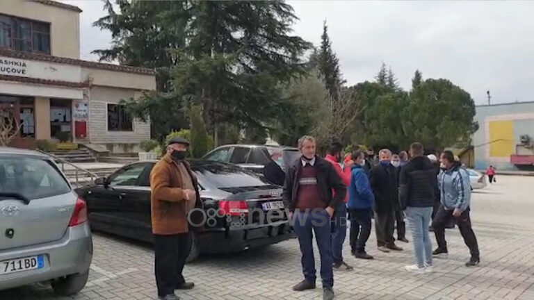 “Lufta” për ujin e Sinecit, banorët e fshatit Lumas kundër projektit të Bashkisë Kuçovë