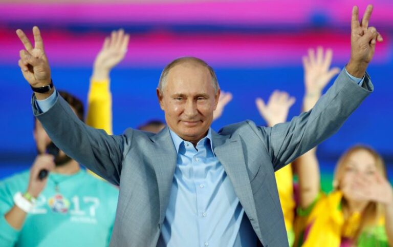 Vladimir Putin merr vaksinën Sputnik V kundër covid-19