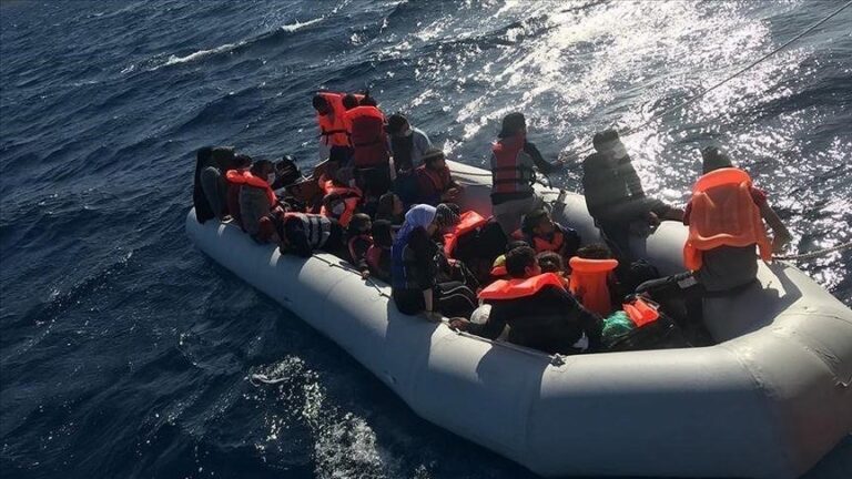 E rëndë në Greqi: Roja bregdetare hedh një grup azilkërkuesish, raportohen 3 viktima