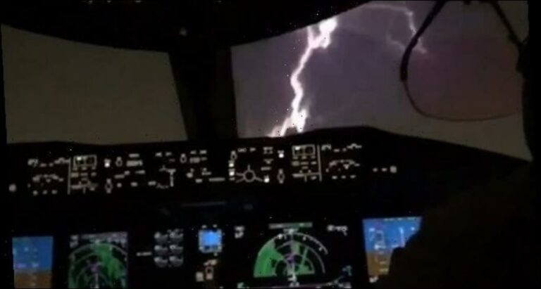 Momenti kur rrufeja godet avionin e pasagjerëve në Panama