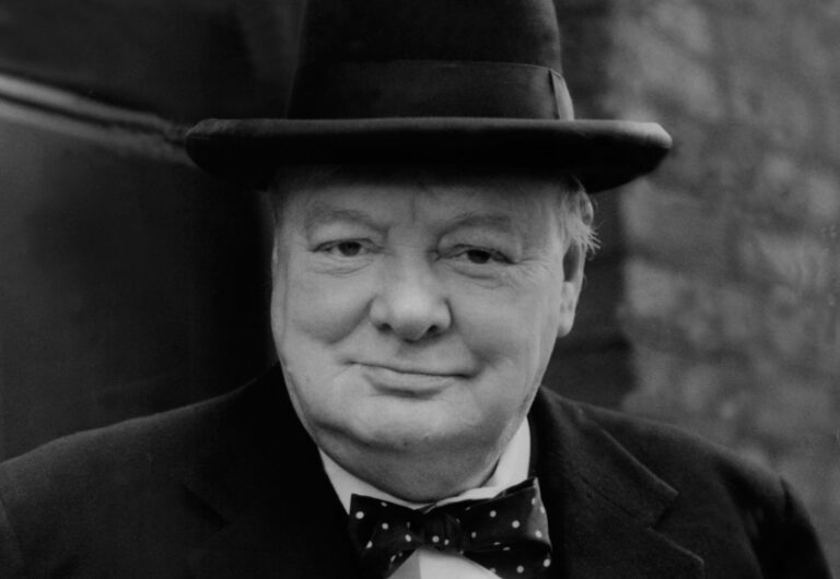 Këpucët e Churchill shiten në ankand për çmimin marramendës