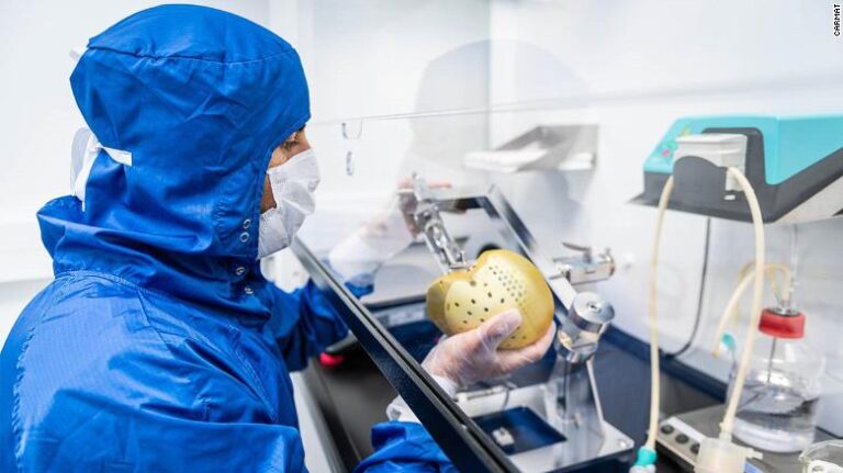 Prodhohet zemra tërësisht artificiale, 19 pacientë kanë provuar pajisjen