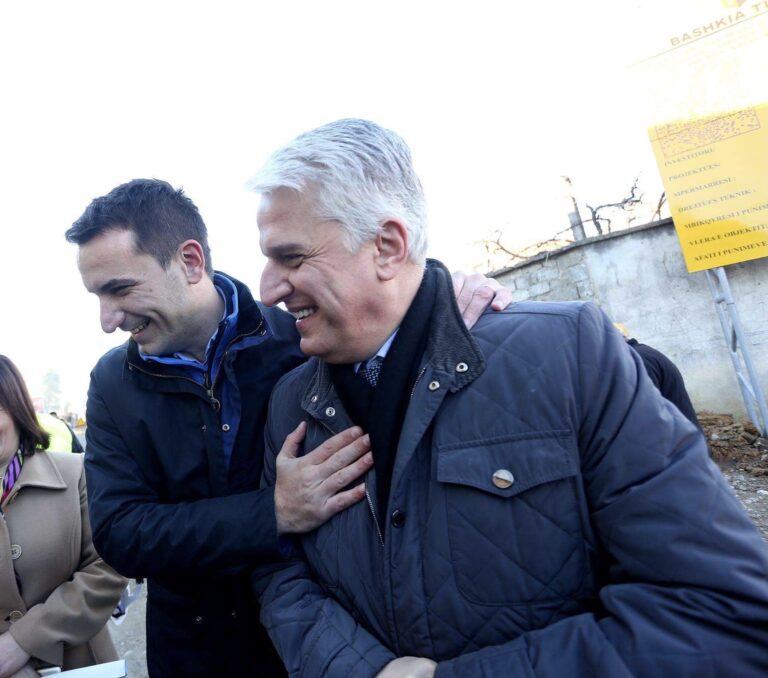 Erion Veliaj sms dhe porosi: Votoni vetëm Fatmir Xhafaj, Pandeli Majkon dhe Mimi Kodhelin!
