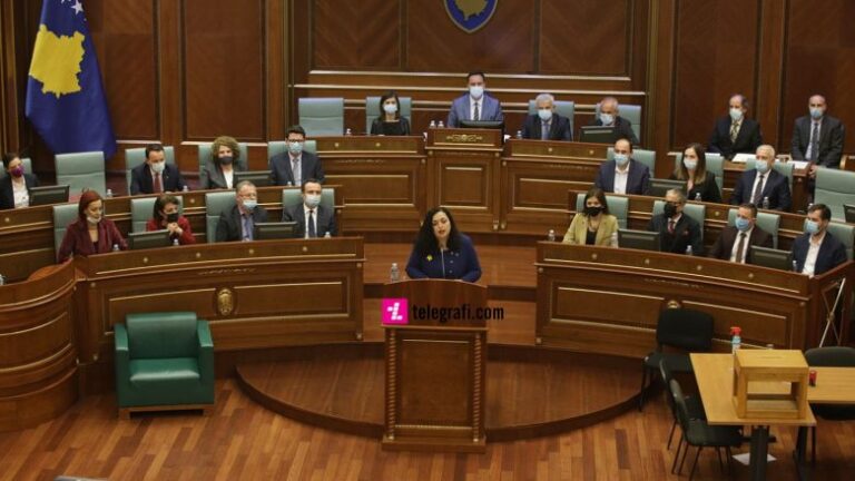 Vjosa Osmani: Do brohoras për çdo vajzë dhe grua, s’kemi nevojë të shohim jashtë dyerve të kësaj salle për të kuptuar vuajtjet tona