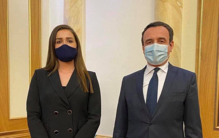 Kaloi nga PDK-ja në partinë e Kurtit dhe votoi Vjosa Osmanin, deputetja: Për shkak të moshës më neglizhuan