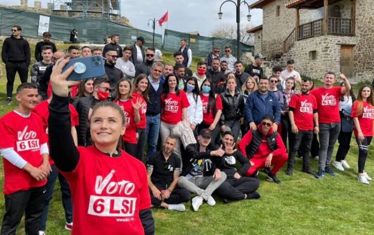 I rrethuar nga të rinjtë e LSI së Kamzës, Spahiu: Forcë e madhe që na shtyn drejt rrugës së duhur