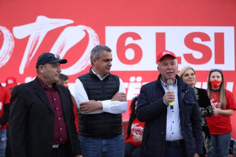 Ish-kreu i PS në Kamëz krah Përparim Spahiut: Socialistët nuk e gjejnë më veten në partinë e Rilindjes