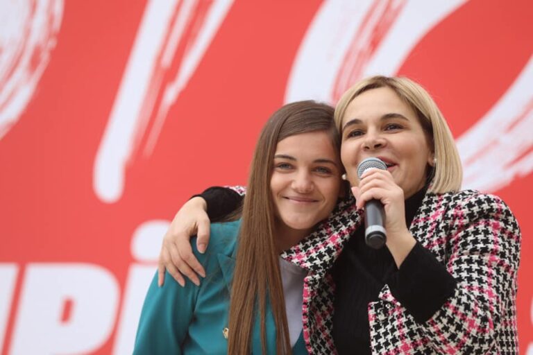 ”Vlora do ja bëjë fora”/Grisejda Myslimi: Vajzat në të gjithë Shqipërisë do të votojnë LSI-në