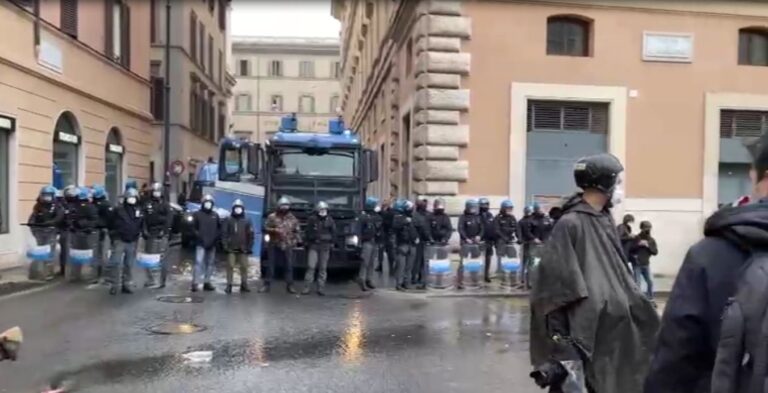 Kundërshtojnë mbylljen, protestë për hapjen e bareve dhe restoranteve në Romë