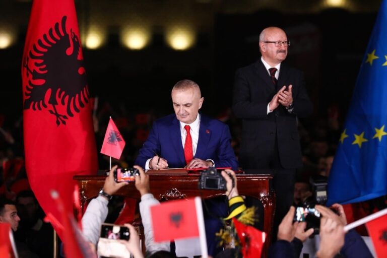 Ilir Meta mesazh të prerë gjyqtarëve e prokurorëve: Gati të marr përgjegjësinë për çdo dekret në mbrojtje të zgjedhjeve