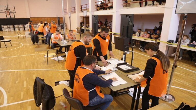 Ndërpritet numërimi i votave të kandidatëve në Sarandë