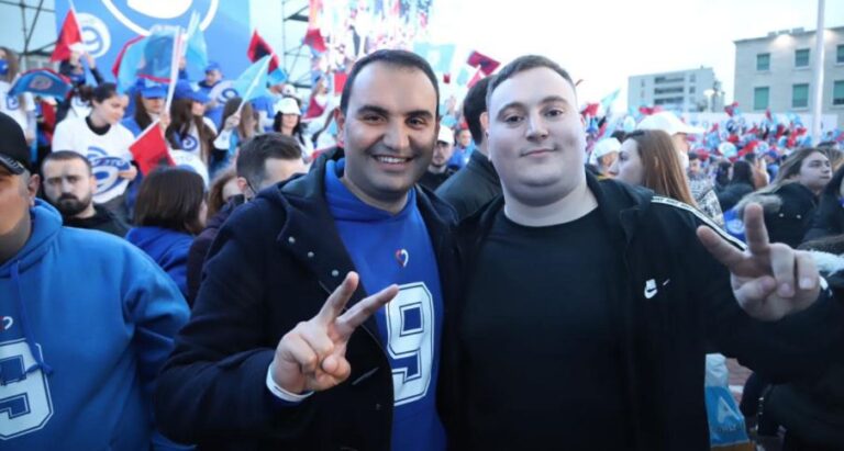Glauk Olldashi në mbylljen e fushatës së demokratëve, Këlliçi: Krenaria e të ndjerit Sokol