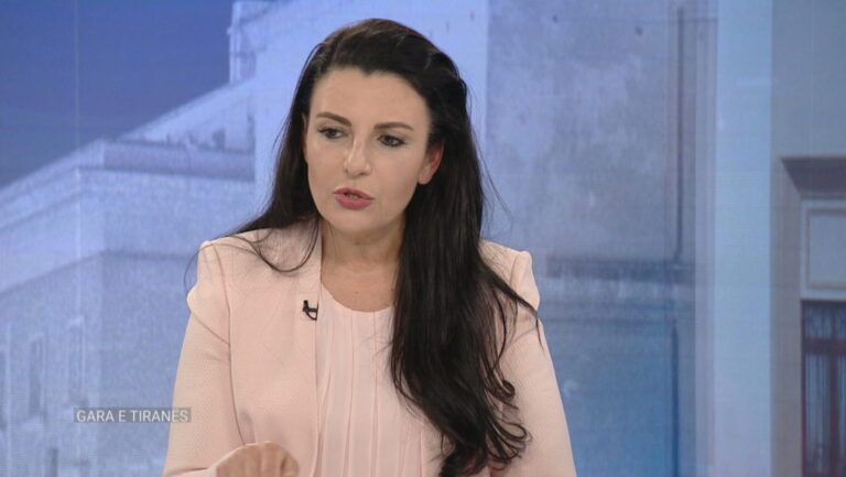 Balluku: Më 18 prill ulet avioni i parë në Kukës