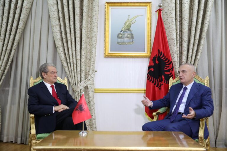 Presidenti Meta: Sali Berisha si vera, aq më tërheqës dhe demokrat bëhet me kalimin e kohës