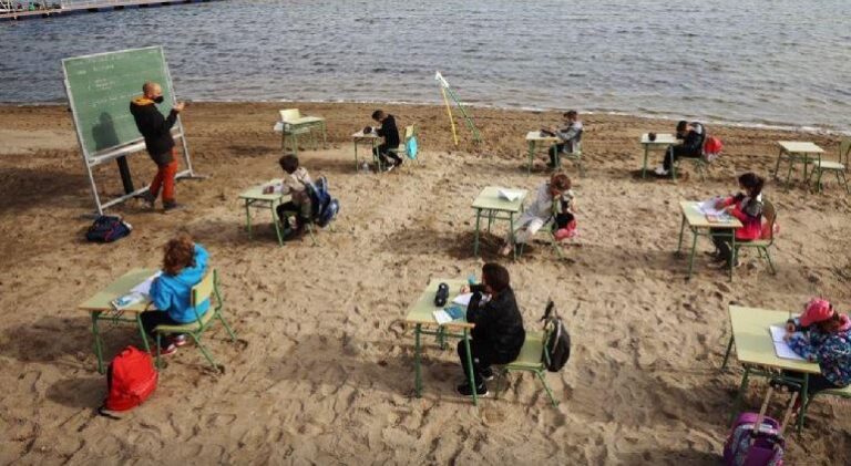 Mësimdhënie në plazh për nxënësit, terapi e duhur pas pandemisë