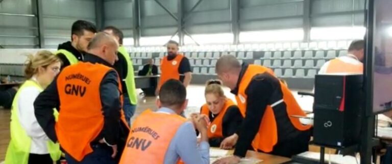 E vlefshme apo e pavlefshme? Debat mes komisionerëve në Kamëz për fletët e votimit