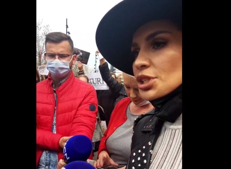Protesta për keqtrajtimin e kafshëve, Besa Kokëdhima: Të mbyllet Bashkia e Tiranës