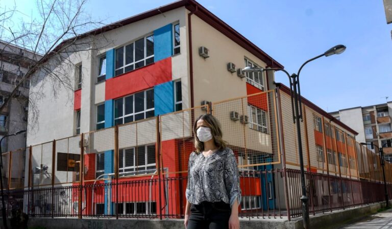 Ende në përdorim tekstet shkollore që fyejnë shqiptarët