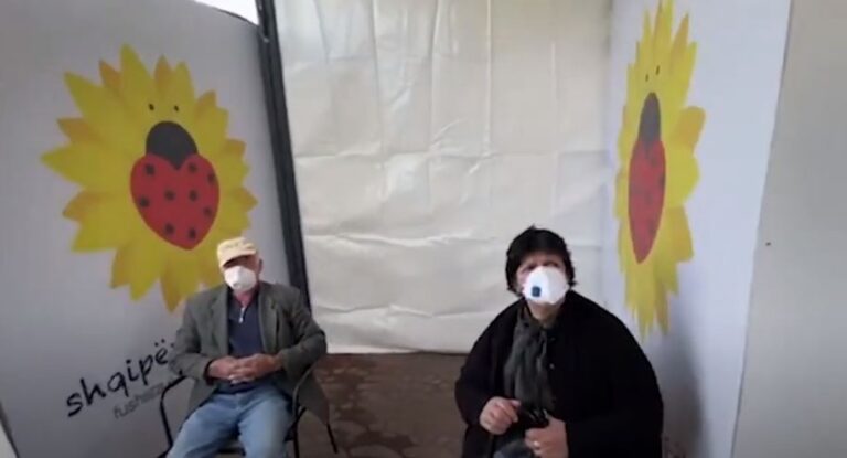 I ngatërron emrin Ramës në Elbasan, e moshuara: U Basha