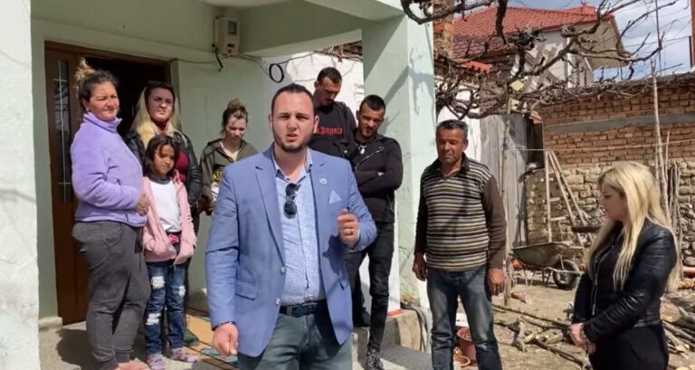 Ervis Zholi: Peleshi kërcënon qytetarët me heqjen e asistencave. 25 Prilli referendum kombëtar
