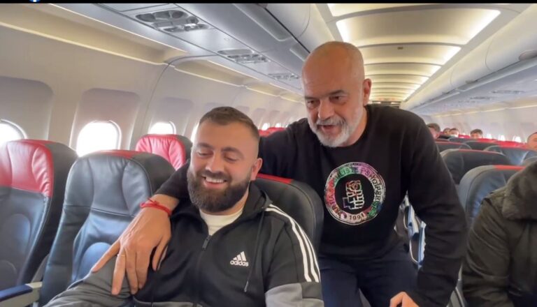 Pamjet nga fluturimi me avion Rinas-Kukës, Rama: Më keni sharë shumë në Facebook? (VIDEO)