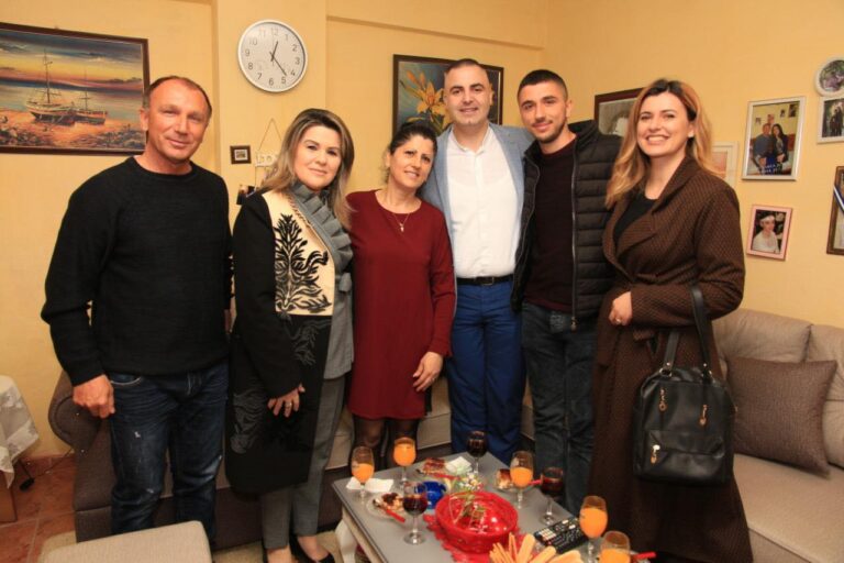 Pashkët, kandidatët e LSI-së në Shkodër: Ditë të bardha e mirëqenie në çdo familje shkodrane